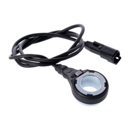 Czujnik ABS i czujnik prędkości. Przedni czujnik ABS: 14-22 FLHR 14-19 FLHRC 17-23 FLHRXS 19-23 FLRT Trike. Czujnik prędkości